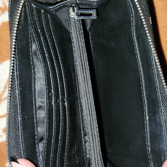 Guess Wallet - Picture 3 of 3